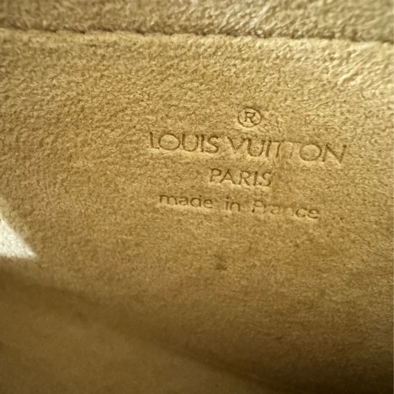 LOUIS VUITTON LV M51852 RiE 肩背 小包-17
