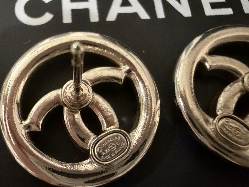 Chanel香奈兒圓形鏤空淡金色耳環 耳針-3