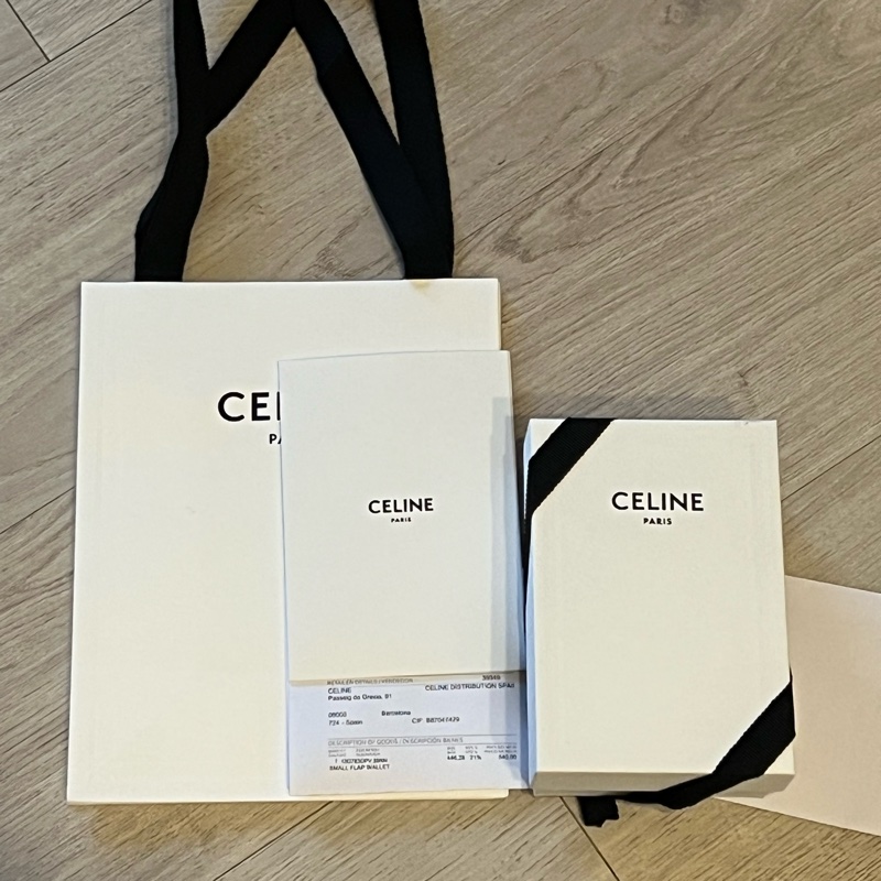 Celine TRIOMPHE小號翻蓋錢包 (so black)-1