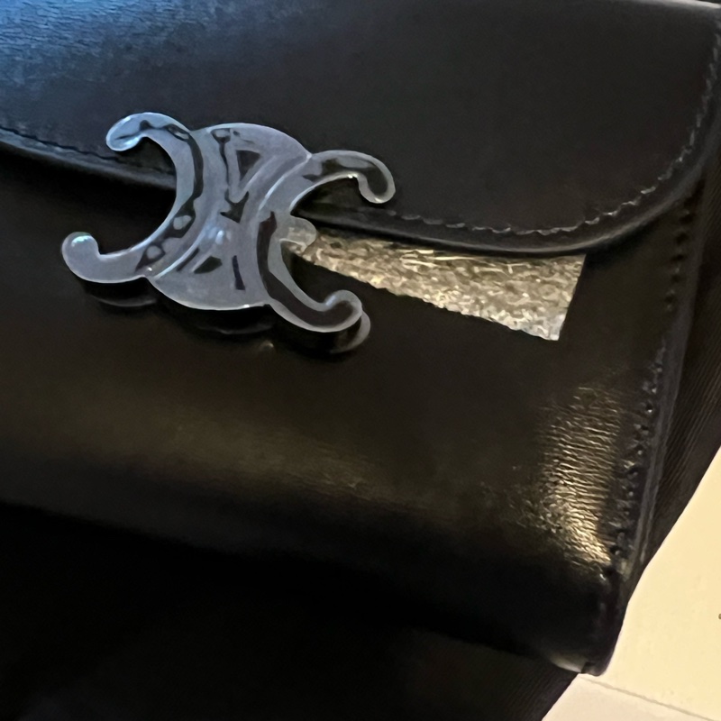 Celine TRIOMPHE小號翻蓋錢包 (so black)-3