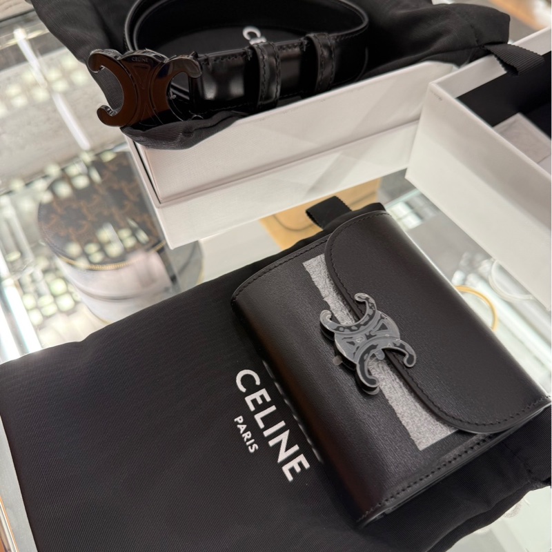 Celine TRIOMPHE小號翻蓋錢包 (so black)-4