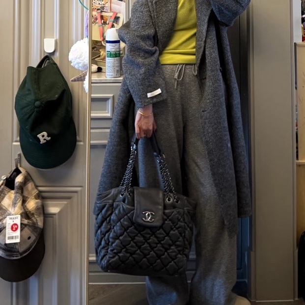 ✨Chanel 牛皮黑銀泡芙tote包 內外乾淨 98新🖤-0