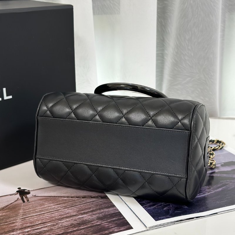 CHANEL 菱格紋小羊皮保齡球包 - 黑金-5