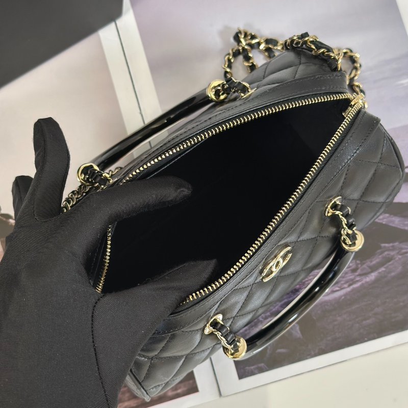 CHANEL 菱格紋小羊皮保齡球包 - 黑金-6