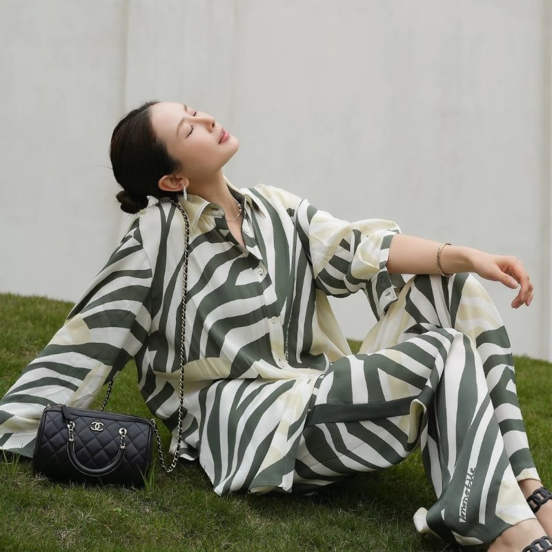 CHANEL 菱格紋小羊皮保齡球包 - 黑金-9