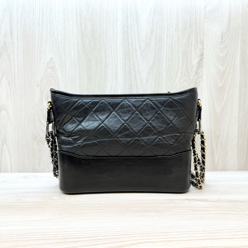 Chanel黑色揉製牛皮菱格纹新中號手把流浪包-1