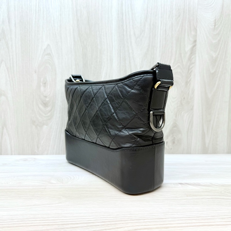 Chanel黑色揉製牛皮菱格纹新中號手把流浪包-3