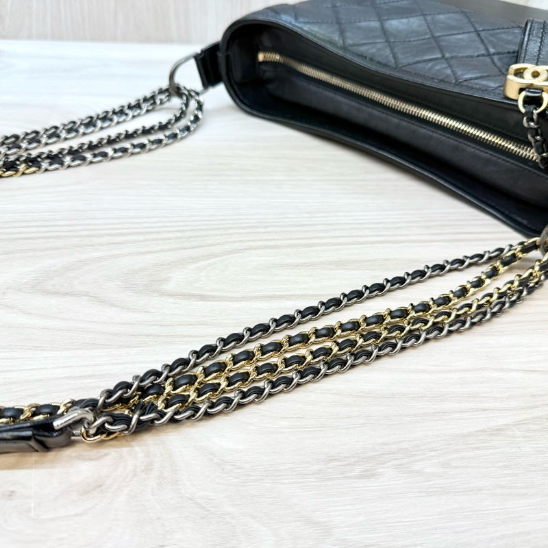 Chanel黑色揉製牛皮菱格纹新中號手把流浪包-8