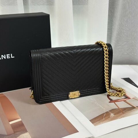 CHANEL Boy V紋牛皮WOC - 黑金