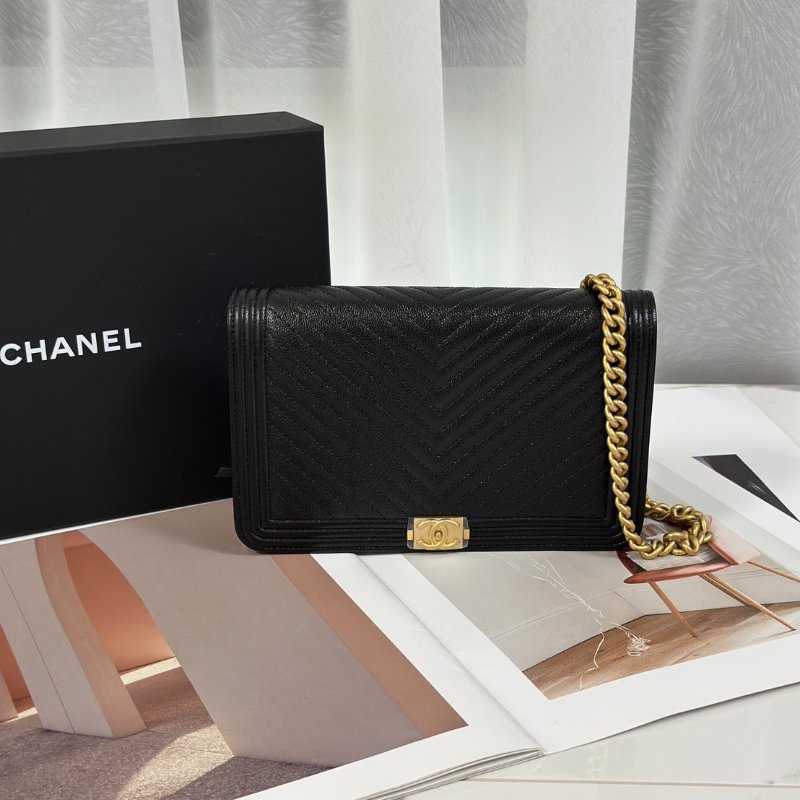 CHANEL Boy V紋牛皮WOC - 黑金-2