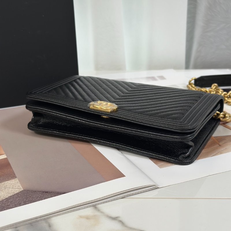 CHANEL Boy V紋牛皮WOC - 黑金-4