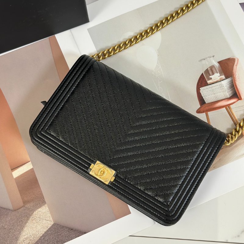 CHANEL Boy V紋牛皮WOC - 黑金-6