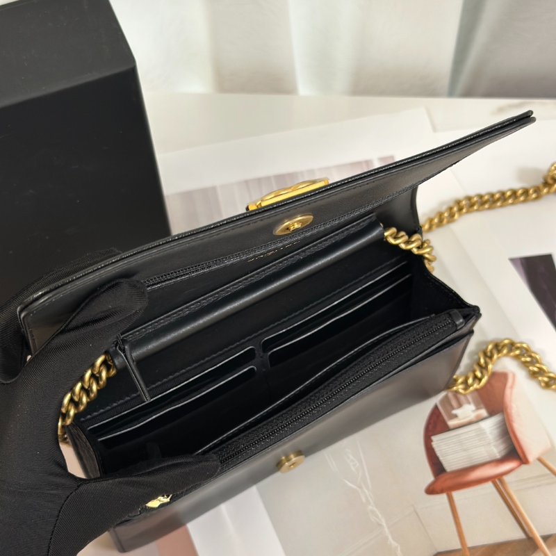 CHANEL Boy V紋牛皮WOC - 黑金-8