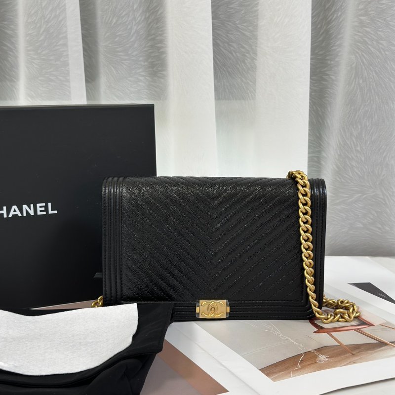 CHANEL Boy V紋牛皮WOC - 黑金-10