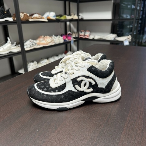 Chanel香奈兒雙c暗紋滿印運動鞋 黑白熊貓 size：38碼