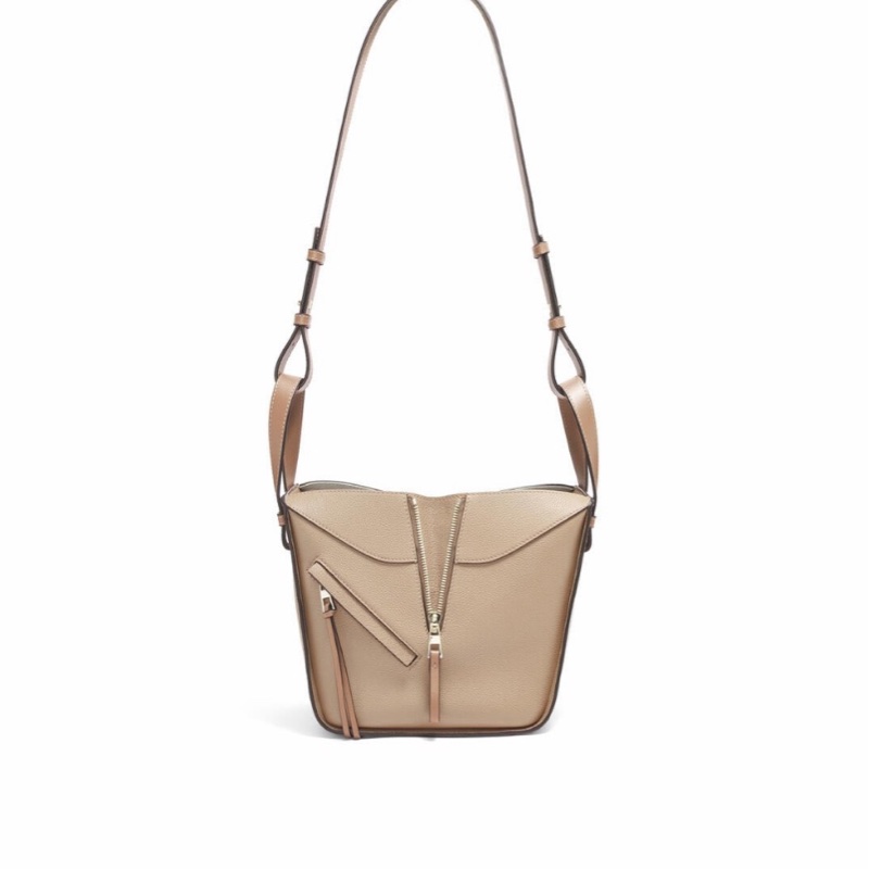 Loewe 女士 粒面牛皮革 Hammock 手提包均碼碼常規、19.5cm*14.4cm*20.8cm-1