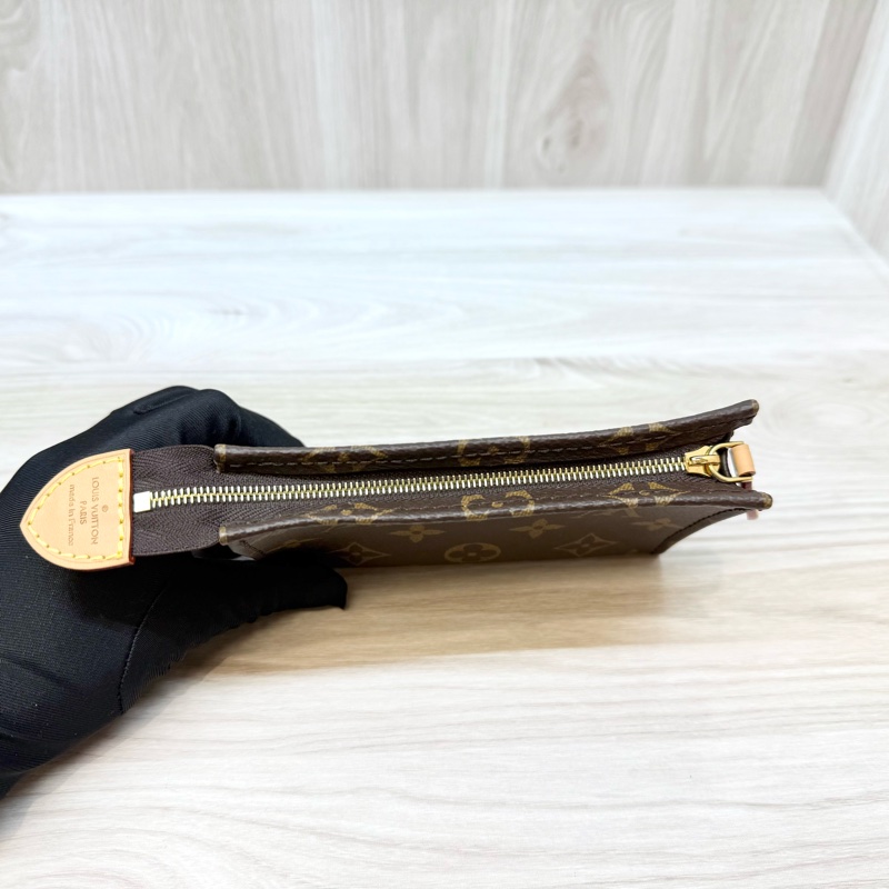 LV原花一字拉Toiltry Pouch On Chain肩背包M81412-15