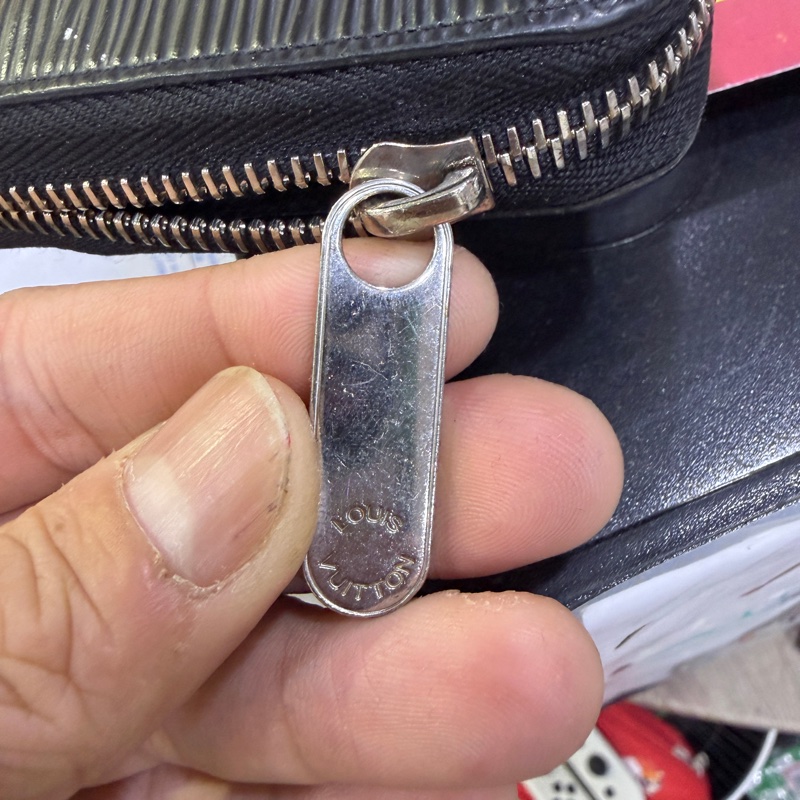 二手 Louis Vuitton 水波紋皮革拉鏈長夾-4