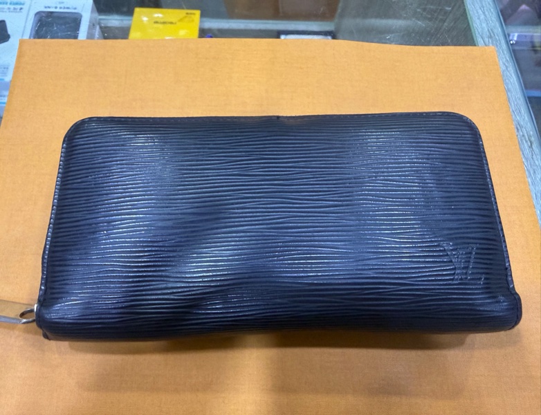 二手 Louis Vuitton 水波紋皮革拉鏈長夾-5