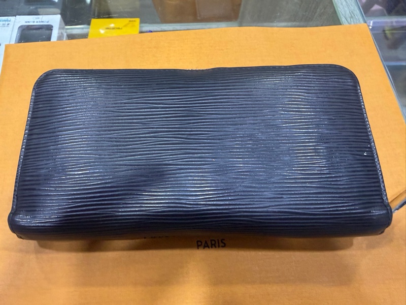 二手 Louis Vuitton 水波紋皮革拉鏈長夾-6