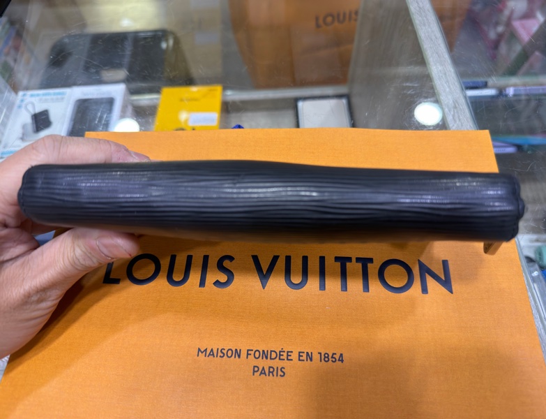 二手 Louis Vuitton 水波紋皮革拉鏈長夾-7