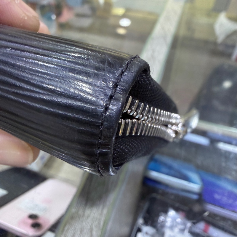 二手 Louis Vuitton 水波紋皮革拉鏈長夾-9