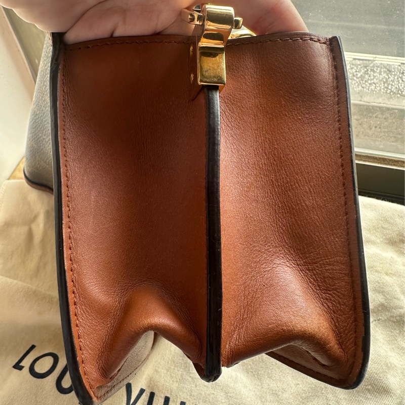 Louis Vuitton 達芙妮DAUPHINE mini 口蓋包(揹帶可調整）-10