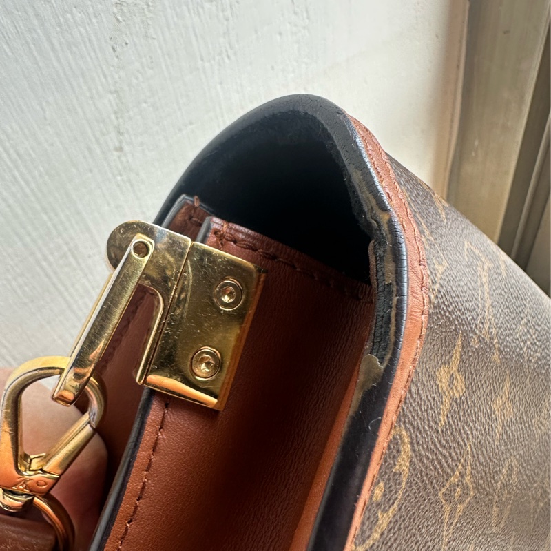 Louis Vuitton 達芙妮DAUPHINE mini 口蓋包(揹帶可調整）-21