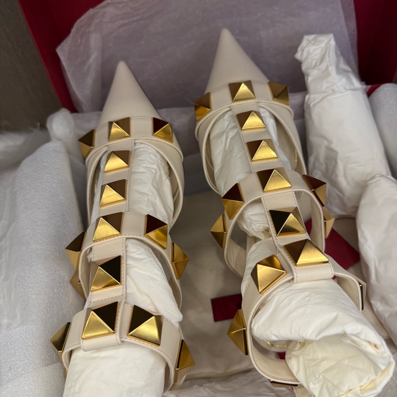 99新Valentino 華倫天奴白色大鉚釘高跟鞋低跟尖頭 36.5碼  跟高3-4cm-1