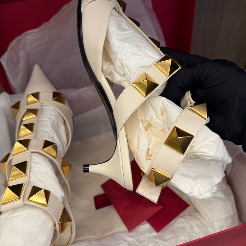99新Valentino 華倫天奴白色大鉚釘高跟鞋低跟尖頭 36.5碼  跟高3-4cm-4