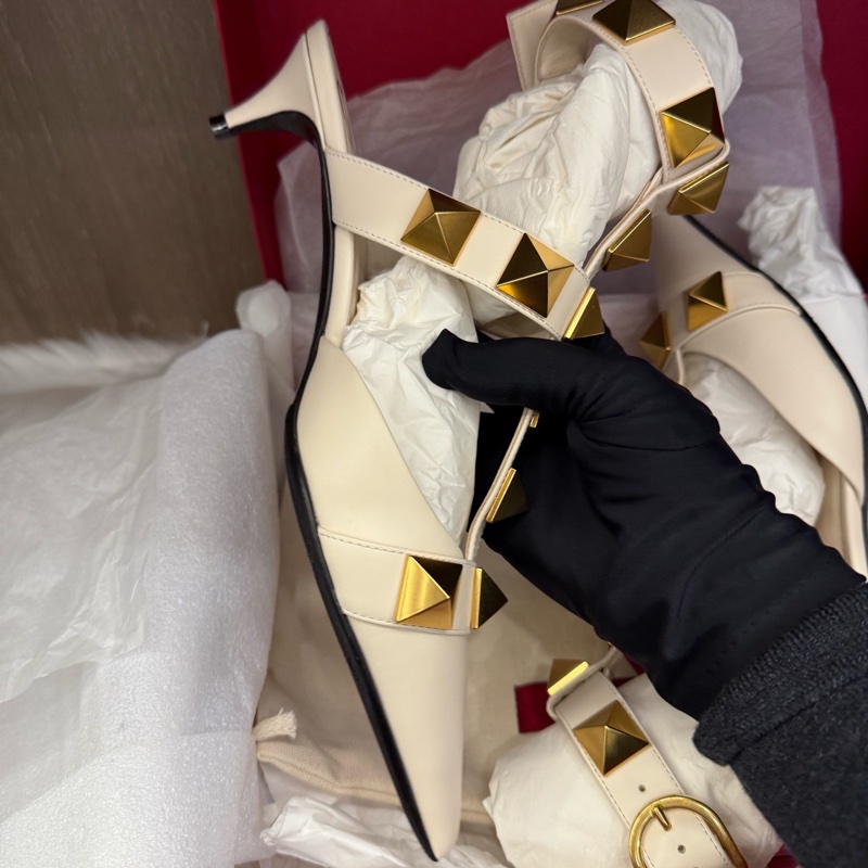 99新Valentino 華倫天奴白色大鉚釘高跟鞋低跟尖頭 36.5碼  跟高3-4cm-7