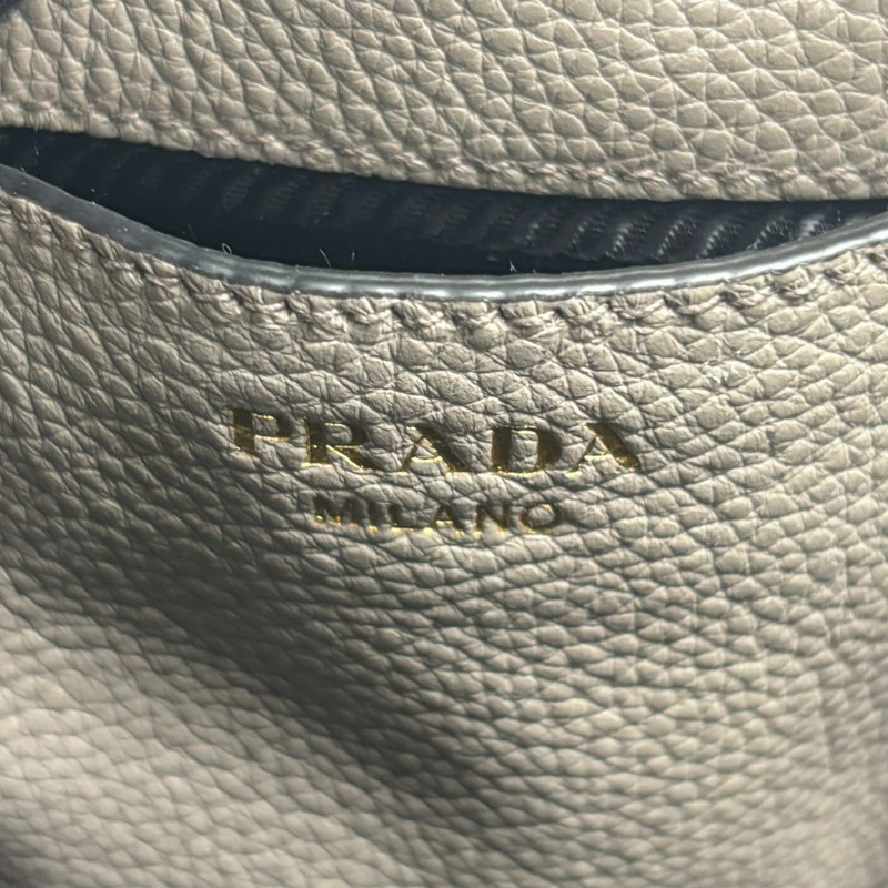 灰色 牛皮 水桶包 兩用包【PRADA 普拉達】 1BE072-6