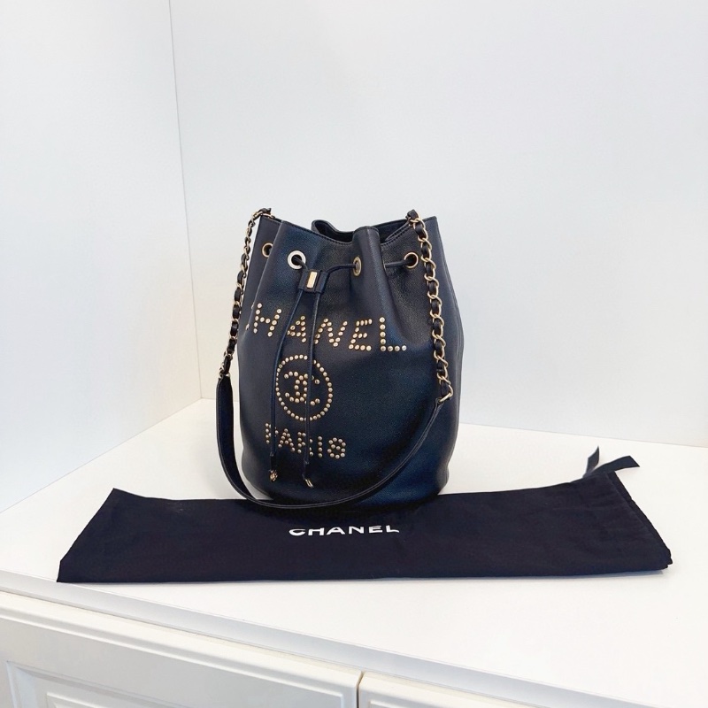 Chanel 黑金鉚釘字母logo全皮水桶包 23*28*17 98新配件塵袋-4