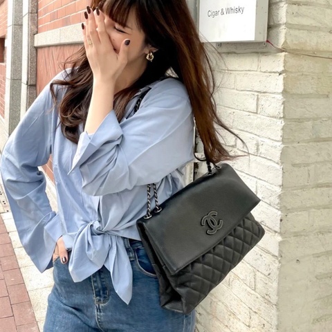 Chanel 全黑soblack Pharrell翻蓋大信封鏈條包 32*18*10  98新保卡塵袋