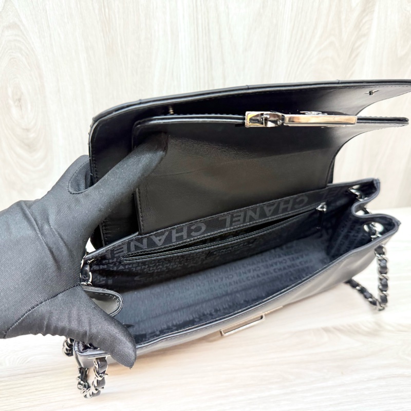 Chanel滑面牛皮雙蓋下銀釦單鍊包-7