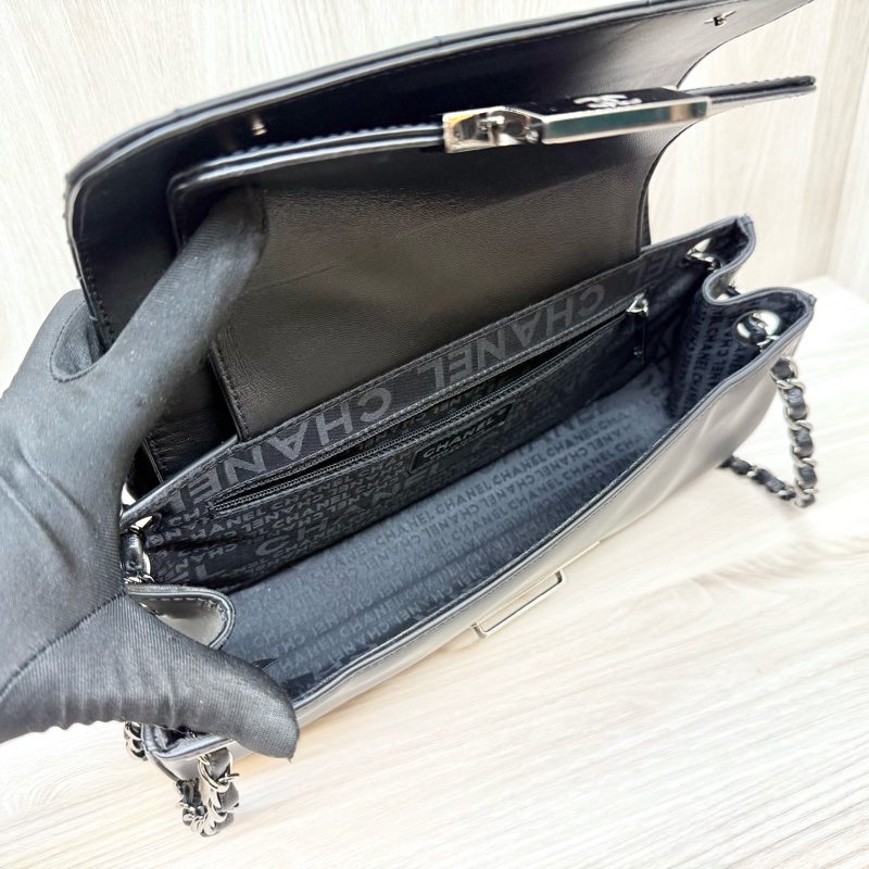Chanel滑面牛皮雙蓋下銀釦單鍊包-9
