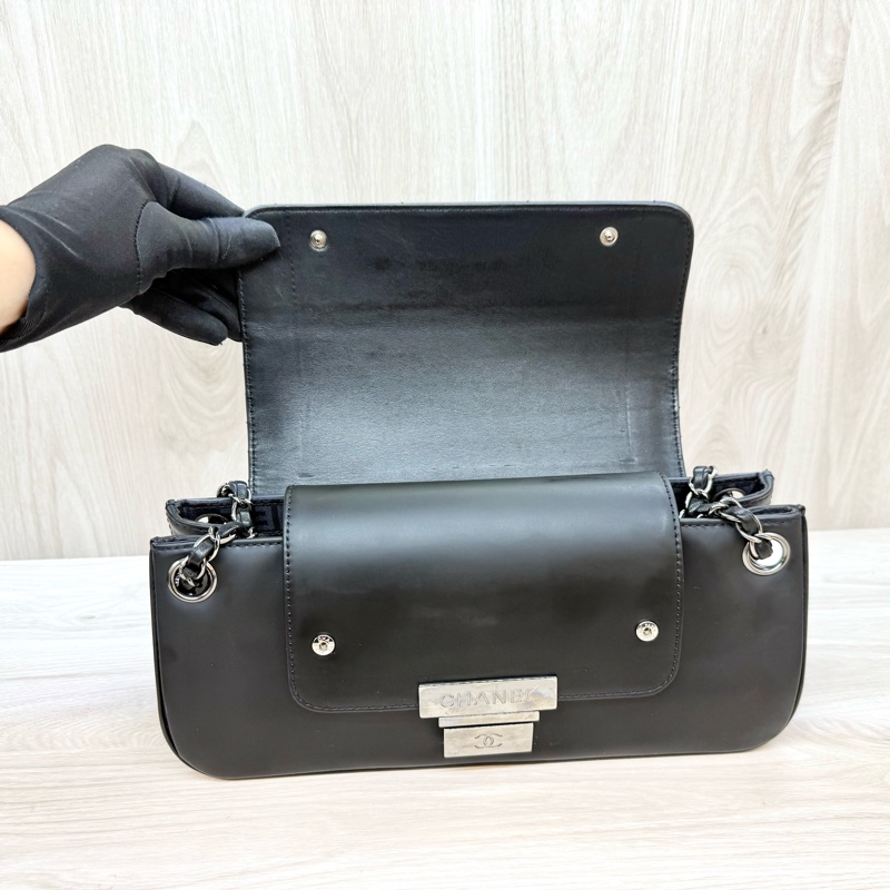 Chanel滑面牛皮雙蓋下銀釦單鍊包-10