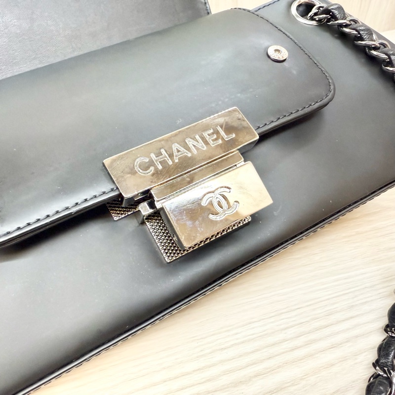 Chanel滑面牛皮雙蓋下銀釦單鍊包-12