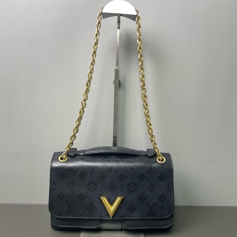 LV 黑金全皮Very Chain 肩背斜背手提 暗花翻蓋 25*15*8cm 98新配件塵袋-1