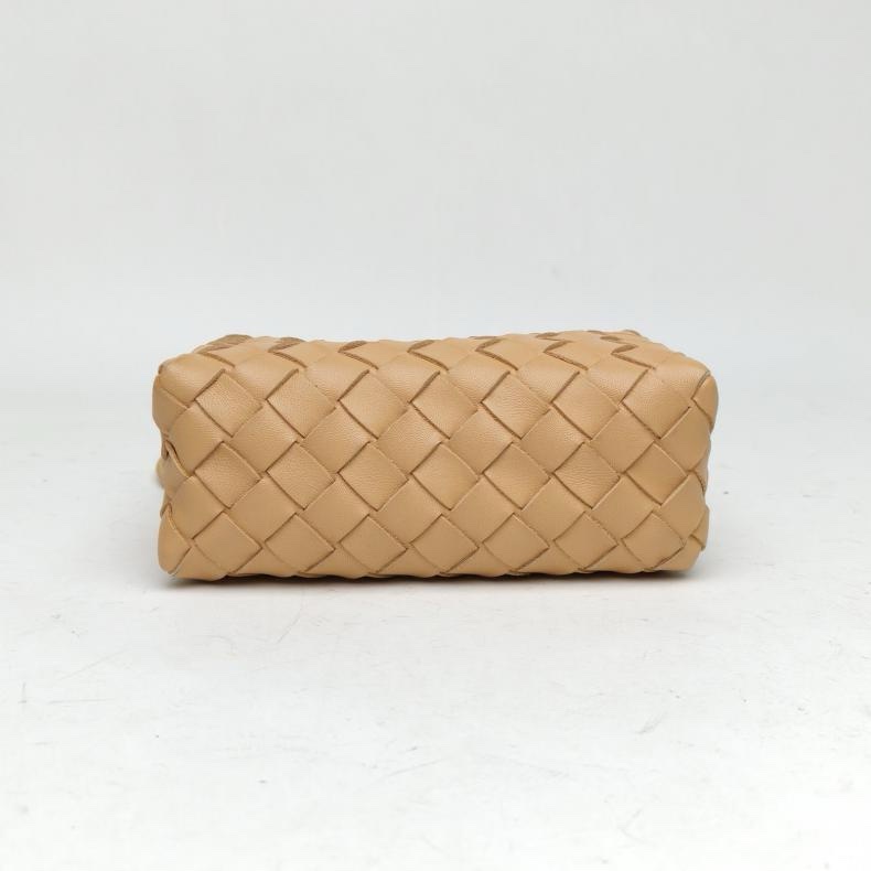 BOTTEGA VENETA奶茶色羊皮Loop編織相機包17cm-3