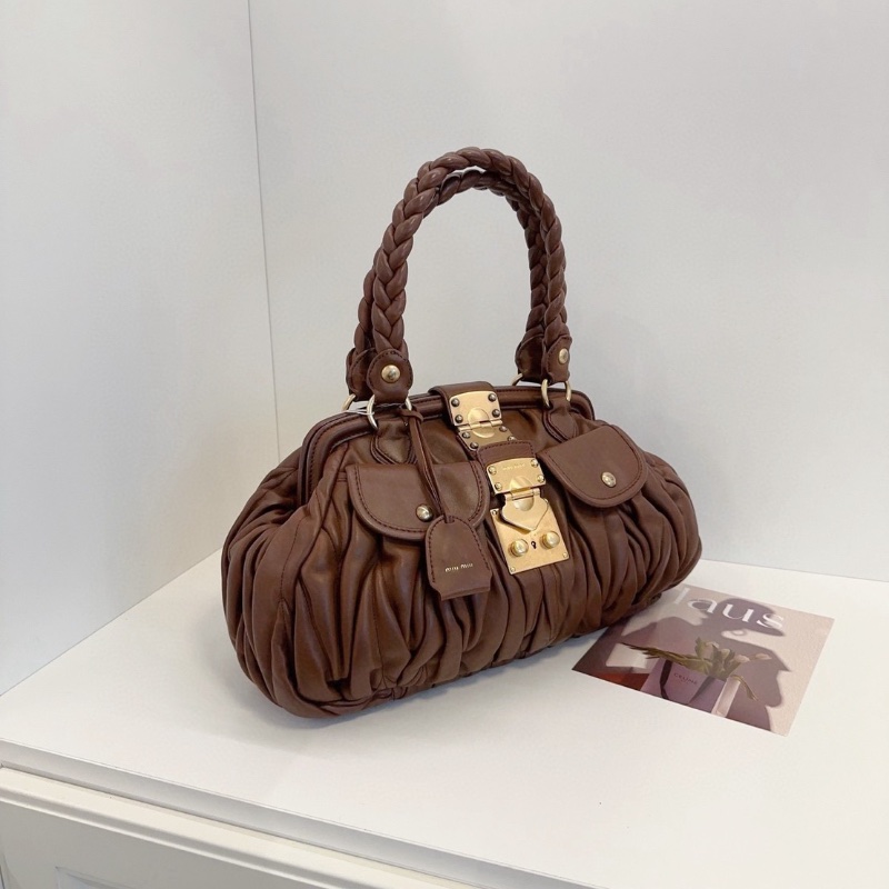 MiuMiu金棕焦糖色蛙口大元寶手提腋下包 經典軟糯小羊皮 麻花手提 機車雙口袋36*24*10 98新配件塵袋-3