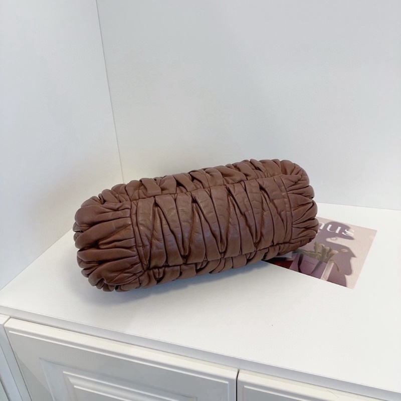 MiuMiu金棕焦糖色蛙口大元寶手提腋下包 經典軟糯小羊皮 麻花手提 機車雙口袋36*24*10 98新配件塵袋-4