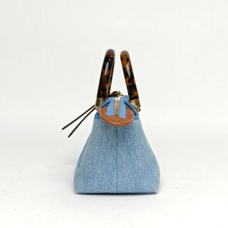 FENDI BYTHEWAYMINI牛仔藍金扣肩背包-1