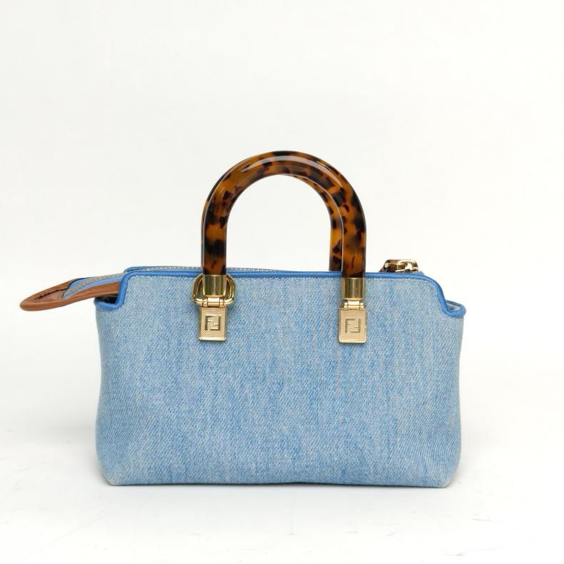 FENDI BYTHEWAYMINI牛仔藍金扣肩背包-2