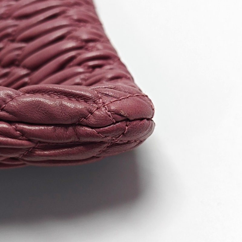 Miu Miu粉色羊皮絎縫零錢包銀色五金-9