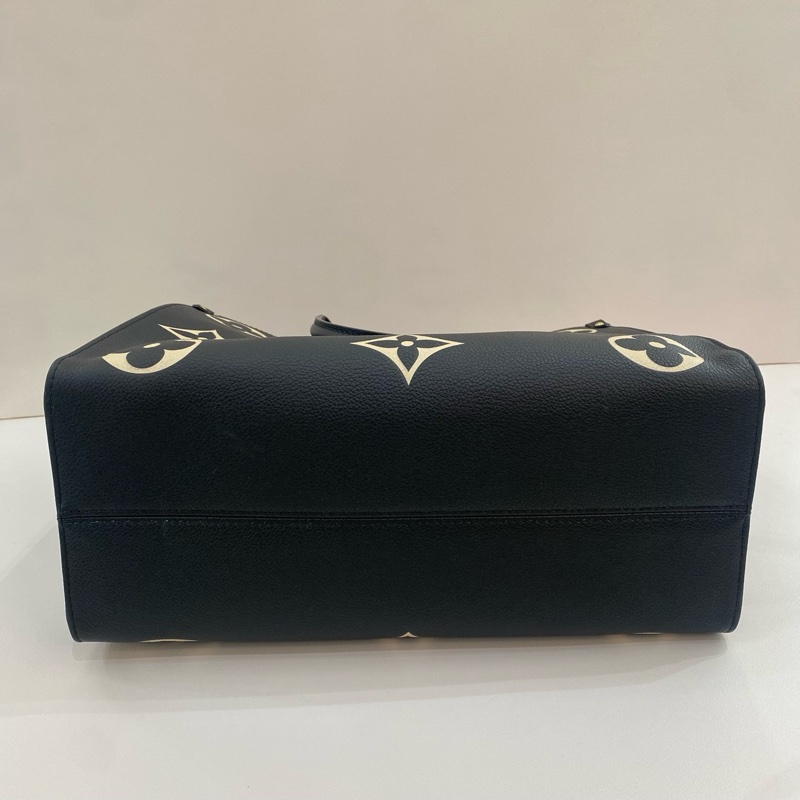 Louis Vuitton路易威登 Onthego中號黑白花芯片款手提單肩包，尺寸35*27-1