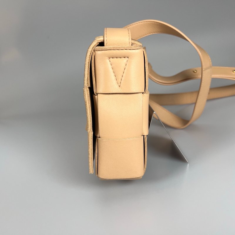 BV  膚色CASSETTE包-2