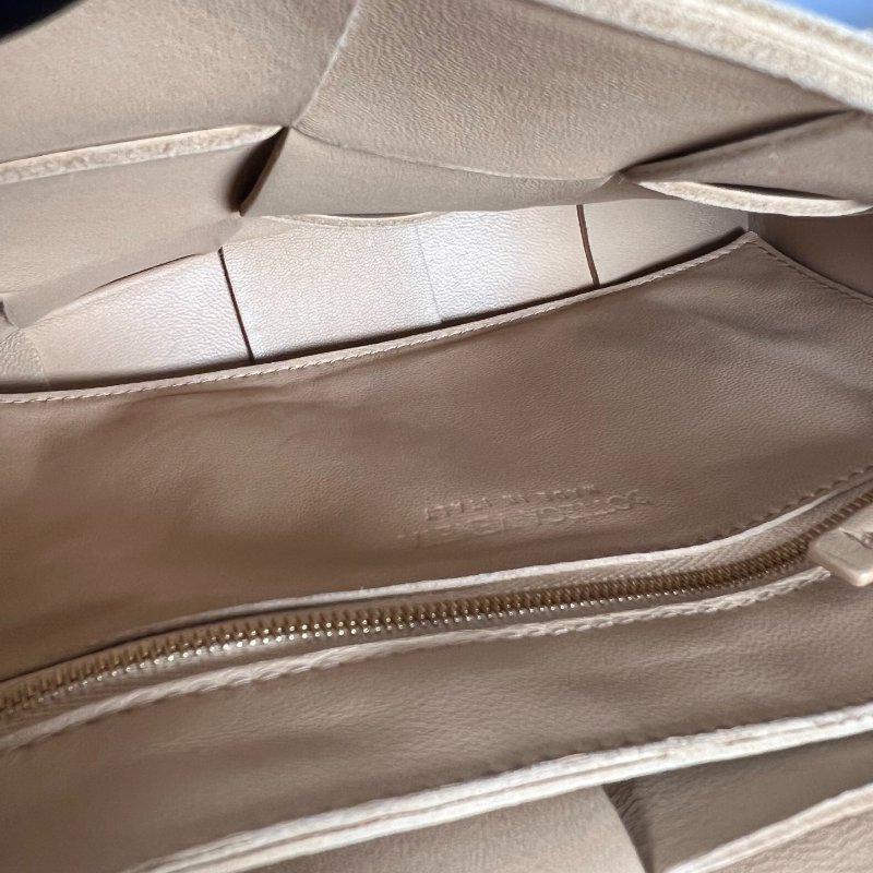 BV  膚色CASSETTE包-6