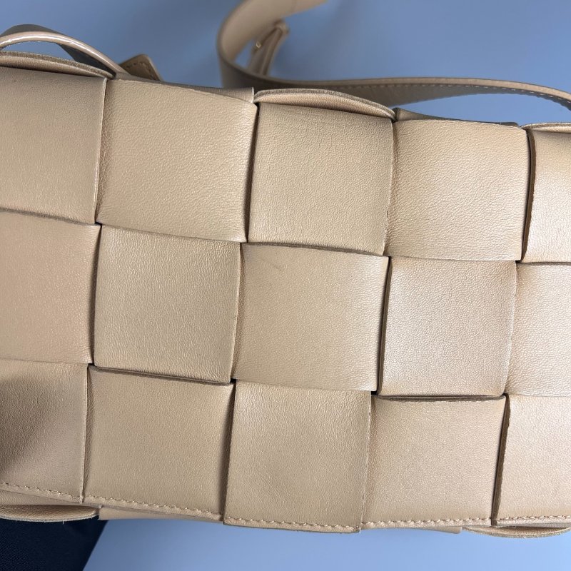 BV  膚色CASSETTE包-8