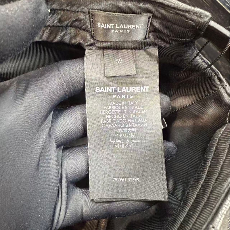 【比起原價便宜一半有多‼️】YSL品牌logo浮雕圖案 全黑 小羊皮 鴨舌帽-5